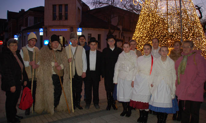 Szenttamási betlehemezők Halason 2016. december 16. képek